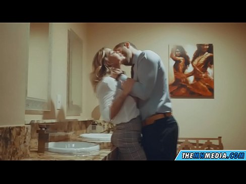 ❤️ Amikor egy bögyös szőke elcsábít egy nyilvános WC-ben ❌ Baszás videó at hu.pornjimbo.ru ❌️❤